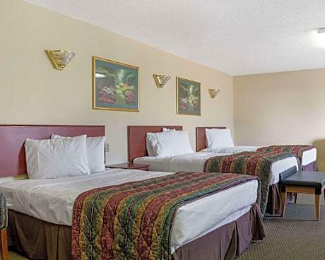 3 Double Beds Nonsmoking