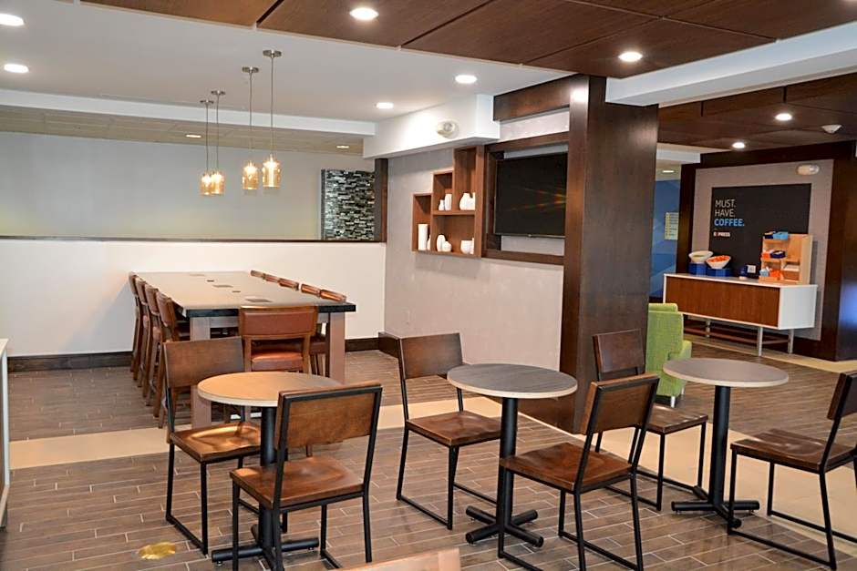 Holiday Inn Express & Suites Caryville By IHG