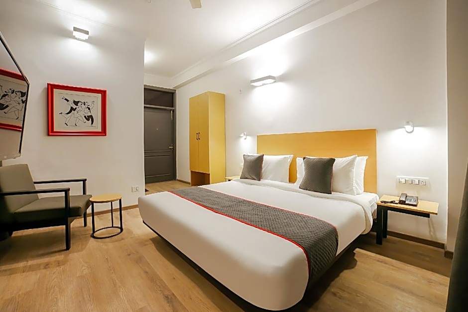 Townhouse 330 DLF Phase-2 Near Leisure Valley Park