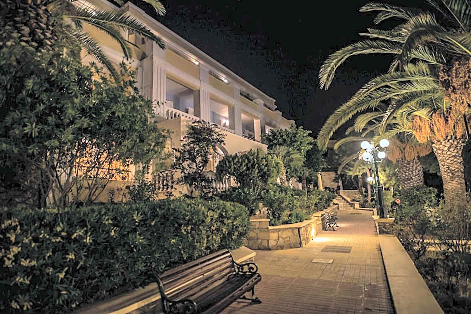 Crithoni's Paradise Hotel