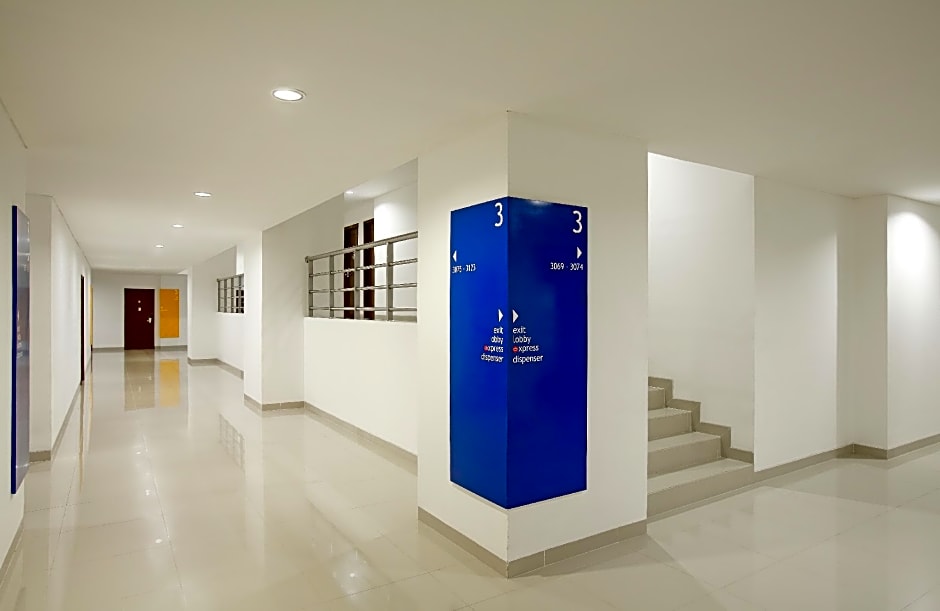 Amaris Hotel Season City