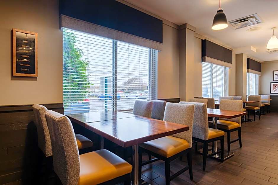 Four Points By Sheraton Louisville Airport