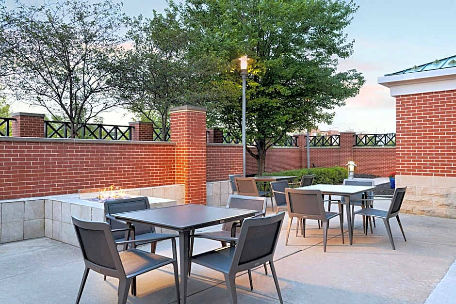 Courtyard by Marriott Omaha Aksarben Village