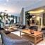 Lamaro Hotel