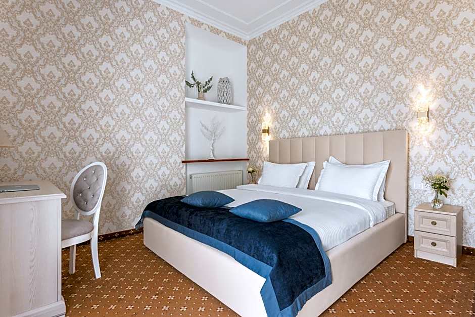 Photo 1 of 5 of Executive Suite