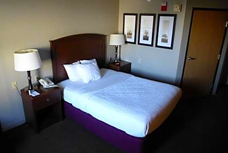 Queen Room - Mobility Access/Non-Smoking