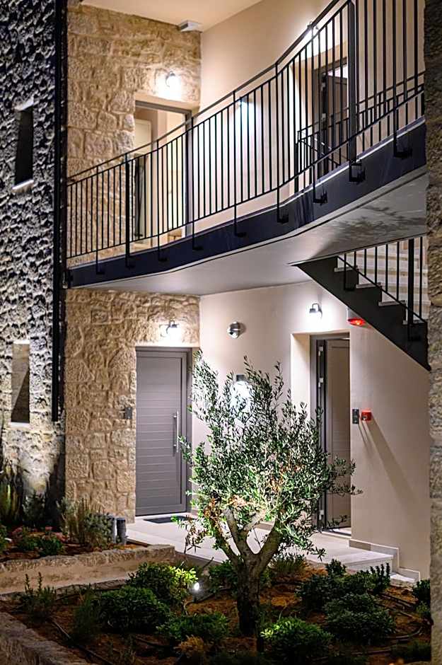 Kannas Mani Luxury Suites -Adults Friendly 14 Plus