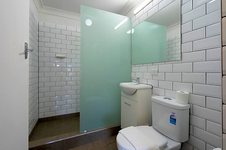 Manly Waves Studios & Apartments