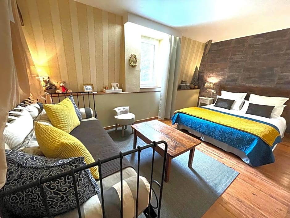 Maison d'hôtes et gîtes La Chouannerie à côté du parc du Puy duFou