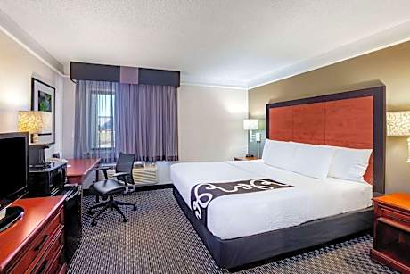 King Room with Roll-In Shower - Mobility Access/Non-Smoking