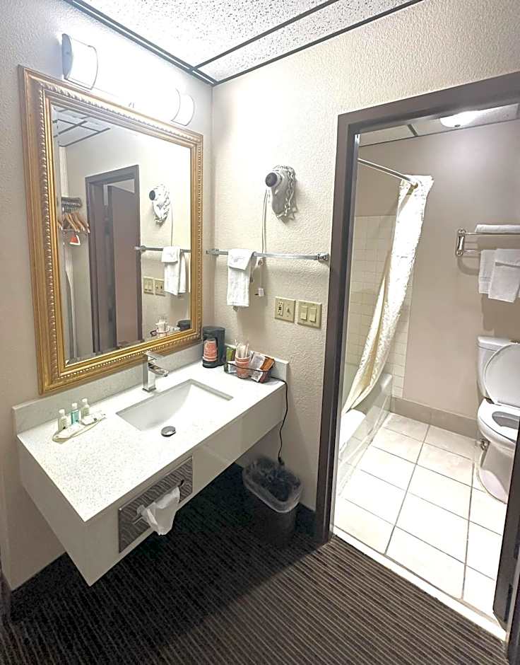 Sunflower Inn & Suites