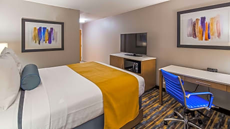 Suite-1 King Bed, Non-Smoking, Pool View, Balcony, Microwave And Refrigerator, Sofabed, Full Breakfa