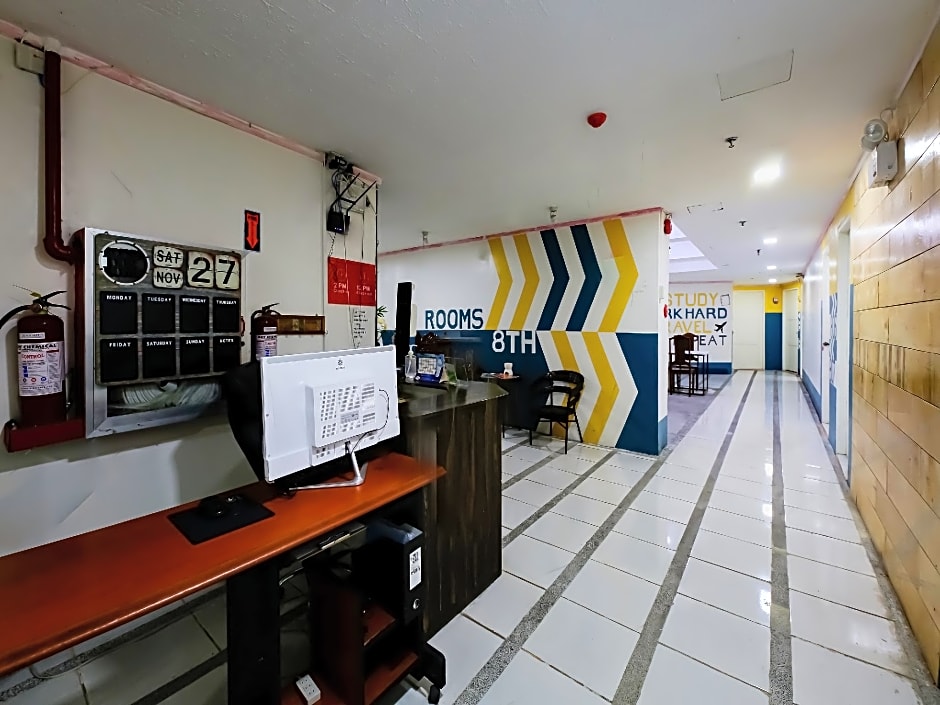 OYO 809 Crowne One Condo