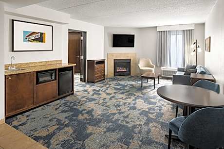One-Bedroom King Suite with Whirlpool - Non-Smoking