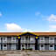 Super 8 by Wyndham Millbury/Toledo