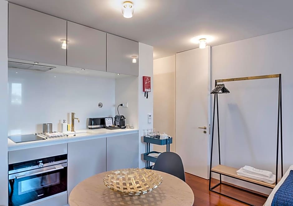 Oporto Street das Aldas - River View