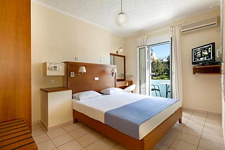 One-Bedroom Apartment with Balcony