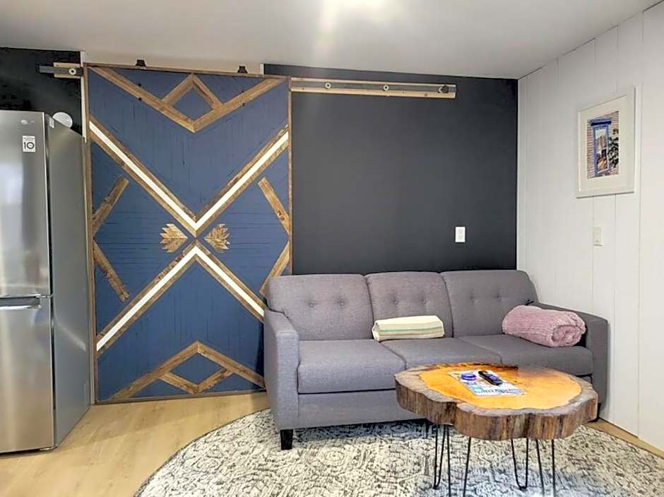 The Old Kettle Cabin with Hot Tub