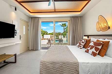 Deluxe Double with Private Pool