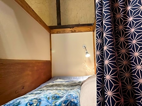 Single Japanese-Style Bed in Mixed Dormitory Room