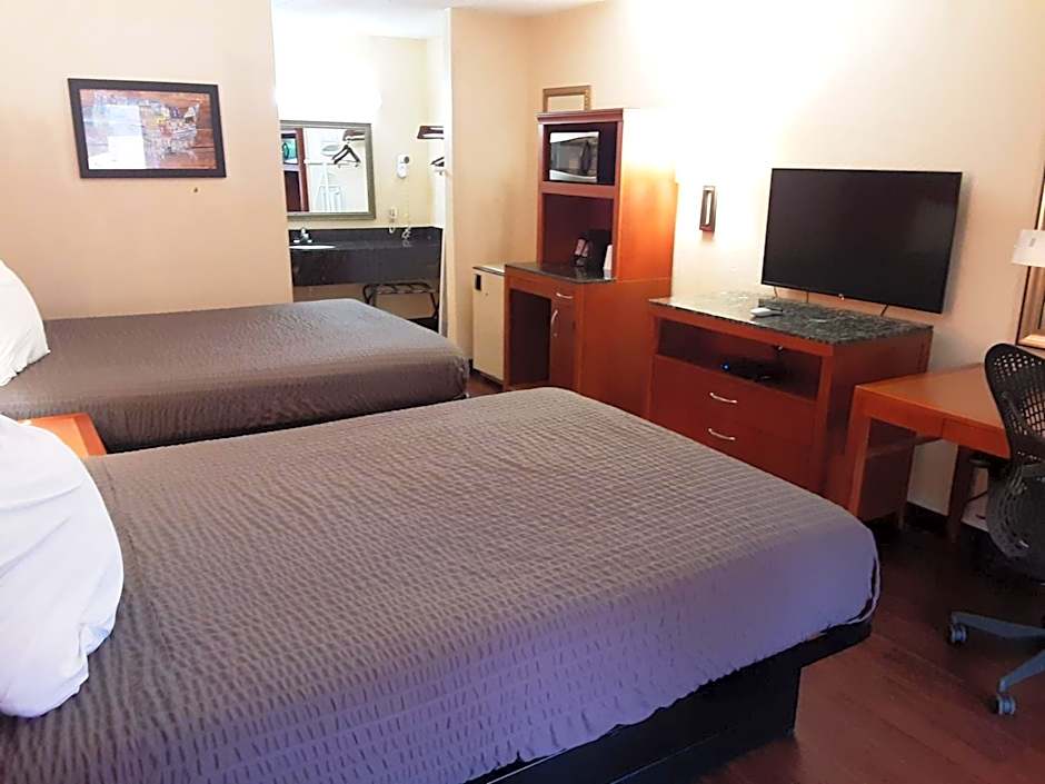 Econo Lodge Inn & Suites