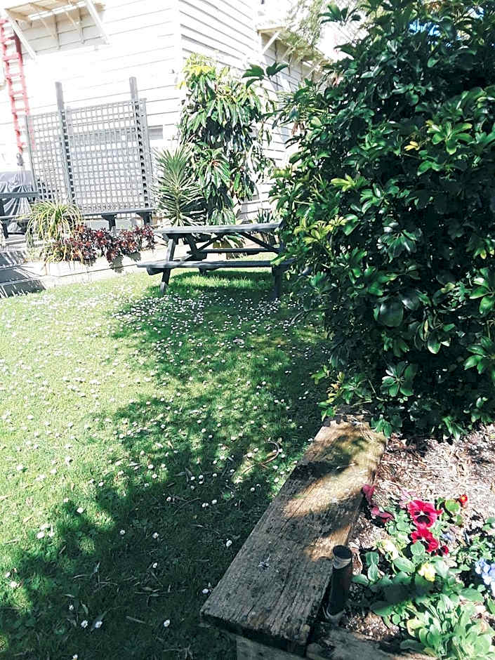 Lady Bowen Bed & Breakfast