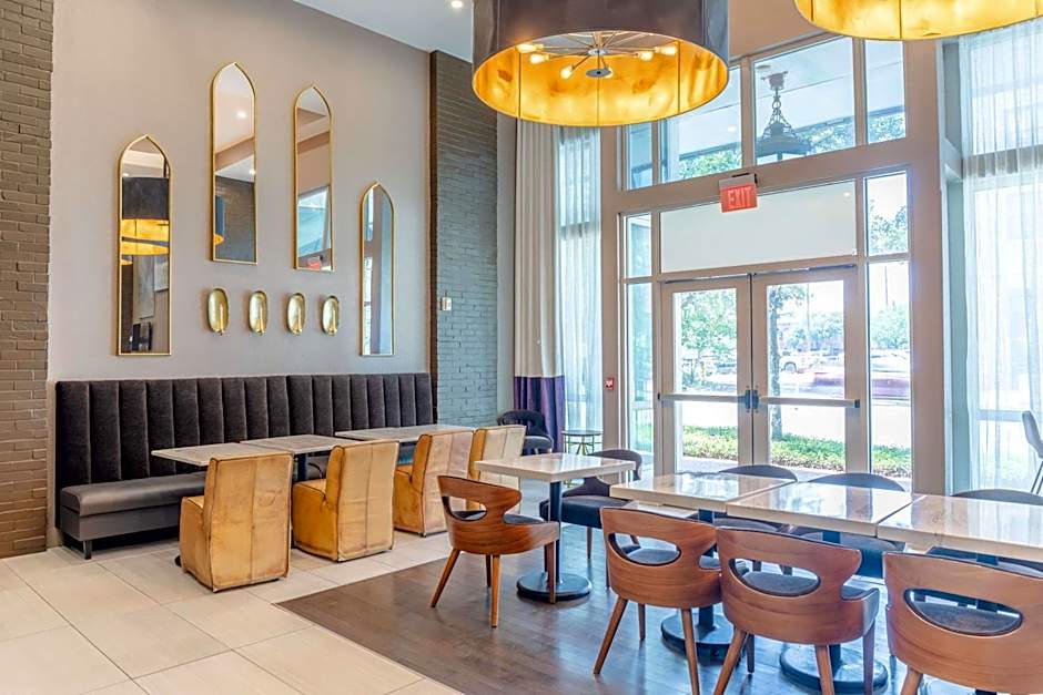 TRYP by Wyndham Savannah