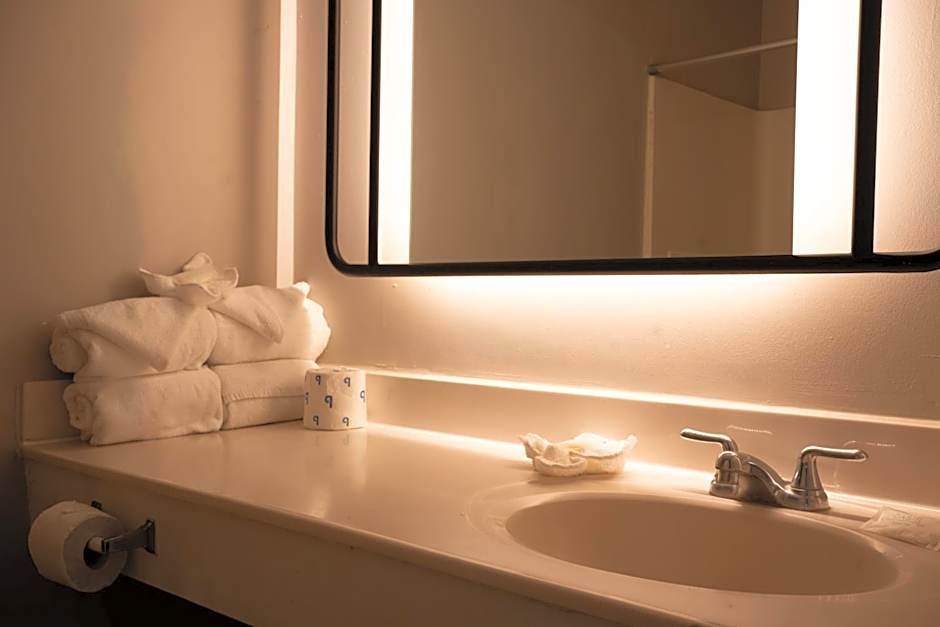 The Burgundy Inn Hotel and Apartments