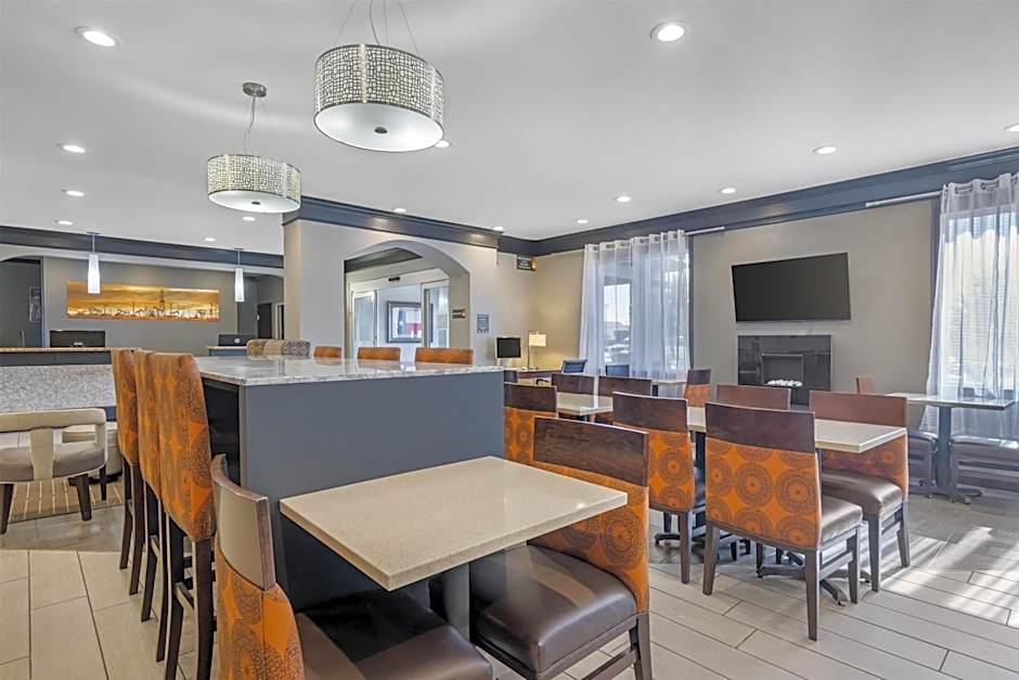 Best Western South Plains Inn & Suites