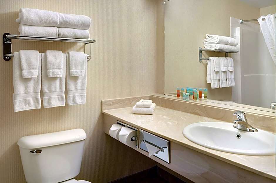 Pomeroy Inn & Suites Fort St. John