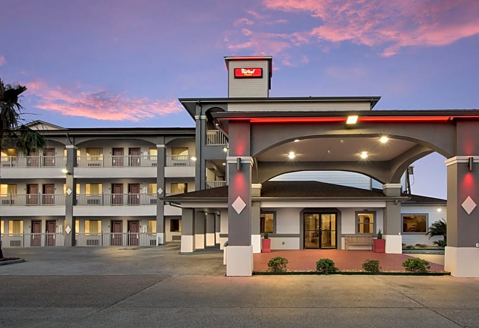 Red Roof PLUS+ Galveston - Beachfront