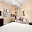 Independence Square 304, Stylish Hotel Room with Downtown Views & Great Location