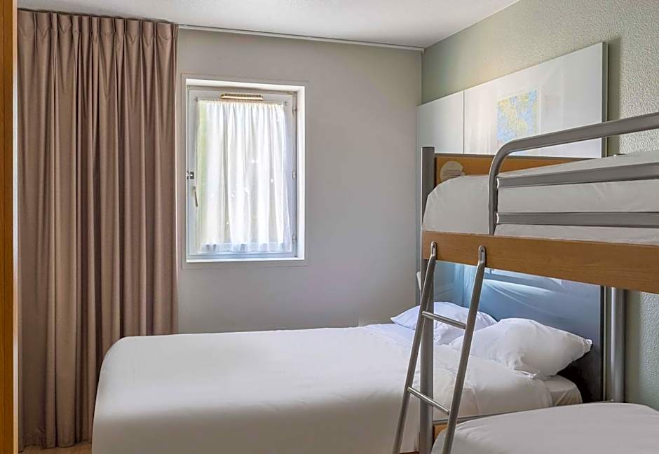 Zdjęcie 1 z 8 — Quadruple Room