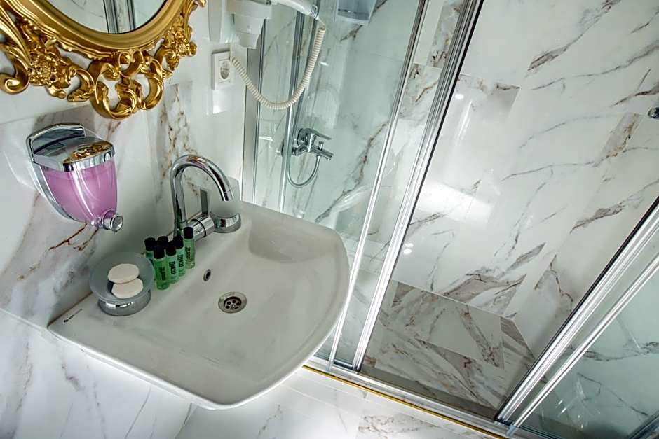 Atlantis Royal Hotel