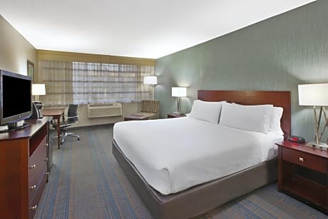 1 King Bed Standard High Floor