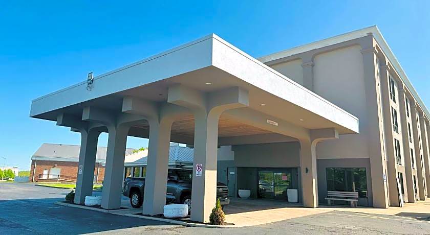 Ashbourne Hotel Canton/Hall of Fame I-77
