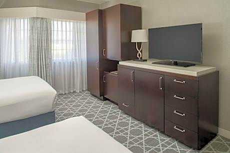 Queen Room with Two Queen Beds and Bath Tub - Mobility Accessible