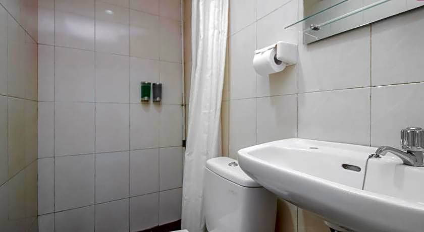 RedDoorz Plus near Galaxy Bekasi