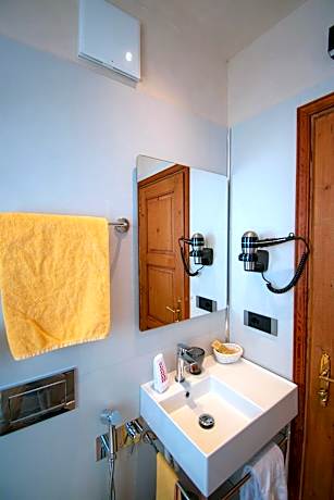Classic Single Room with Shower