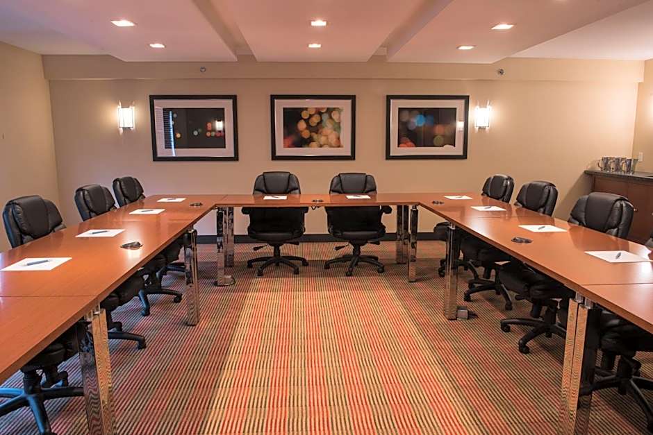 Four Points By Sheraton Winnipeg South