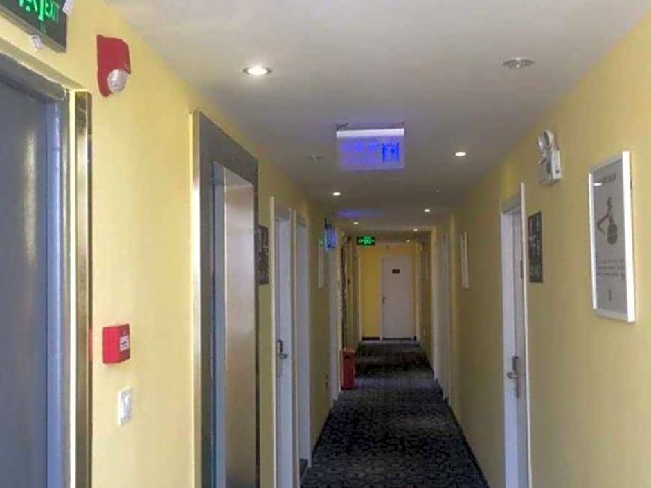 7 Days Inn Huanggang Luotian Hedong Street Dabieshan Food Plaza