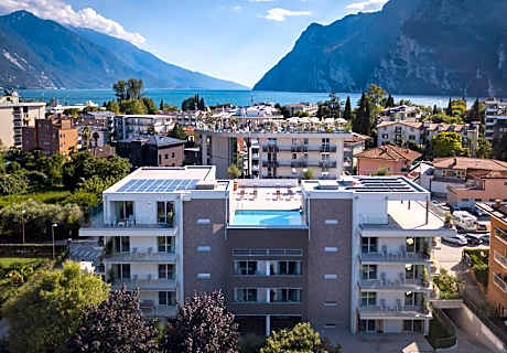 Aris Apartments & Sky Pool - Tonelli Hotels - Adult Friendly