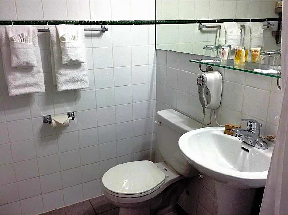 Rosslyn Inn & Suites