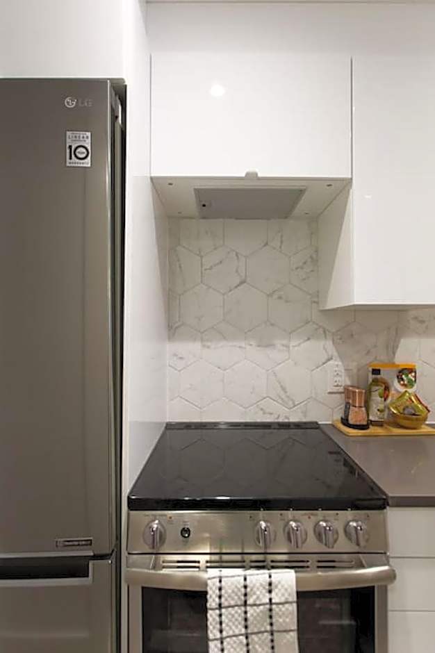 Palms Little Italy Studio with full bathroom by Denstays