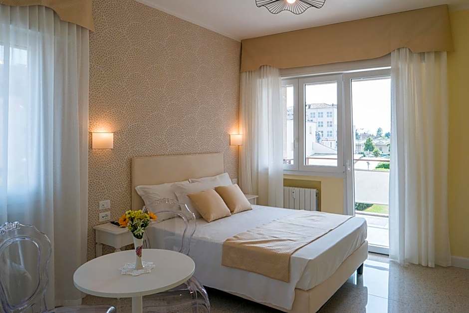 Guest House Train Station