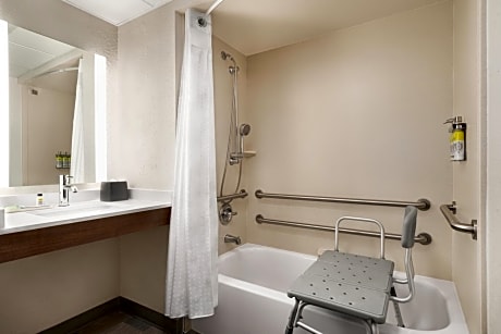 Queen Room with Two Queen Beds - Disability Access with Bathtub/Non-Smoking