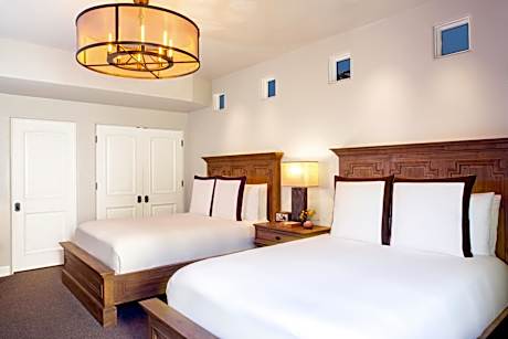 Deluxe Queen Room with Two Queen Beds