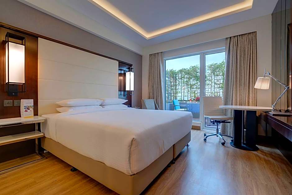 Photo 1 of 5 of Executive 1 King Bed, Poolside