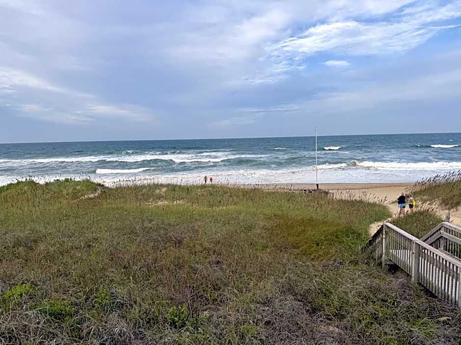 New 2025-Ocean Sands Beach Boutique Inn-Sauna and Salt-Mineral Pool -Free Beach Bikes and Famous Beach-Nightly Popcorn-Bathrobes and Sunscreen in all rooms-Ultra Sparkling-Free Laundry-4 Grand Presidential Black Beds in all rooms-Savings#252-242-SAND