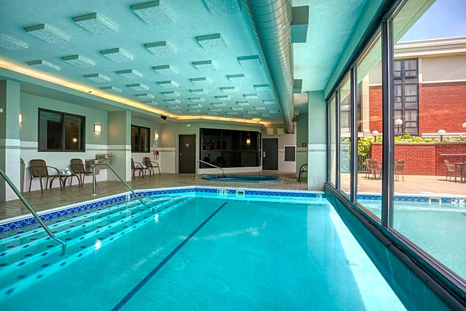 Drury Inn & Suites St. Louis Fairview Heights